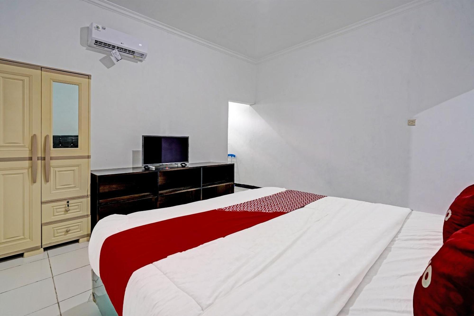 Oyo 91334 Permata Papua Guest House Pameungpeuk  المظهر الخارجي الصورة