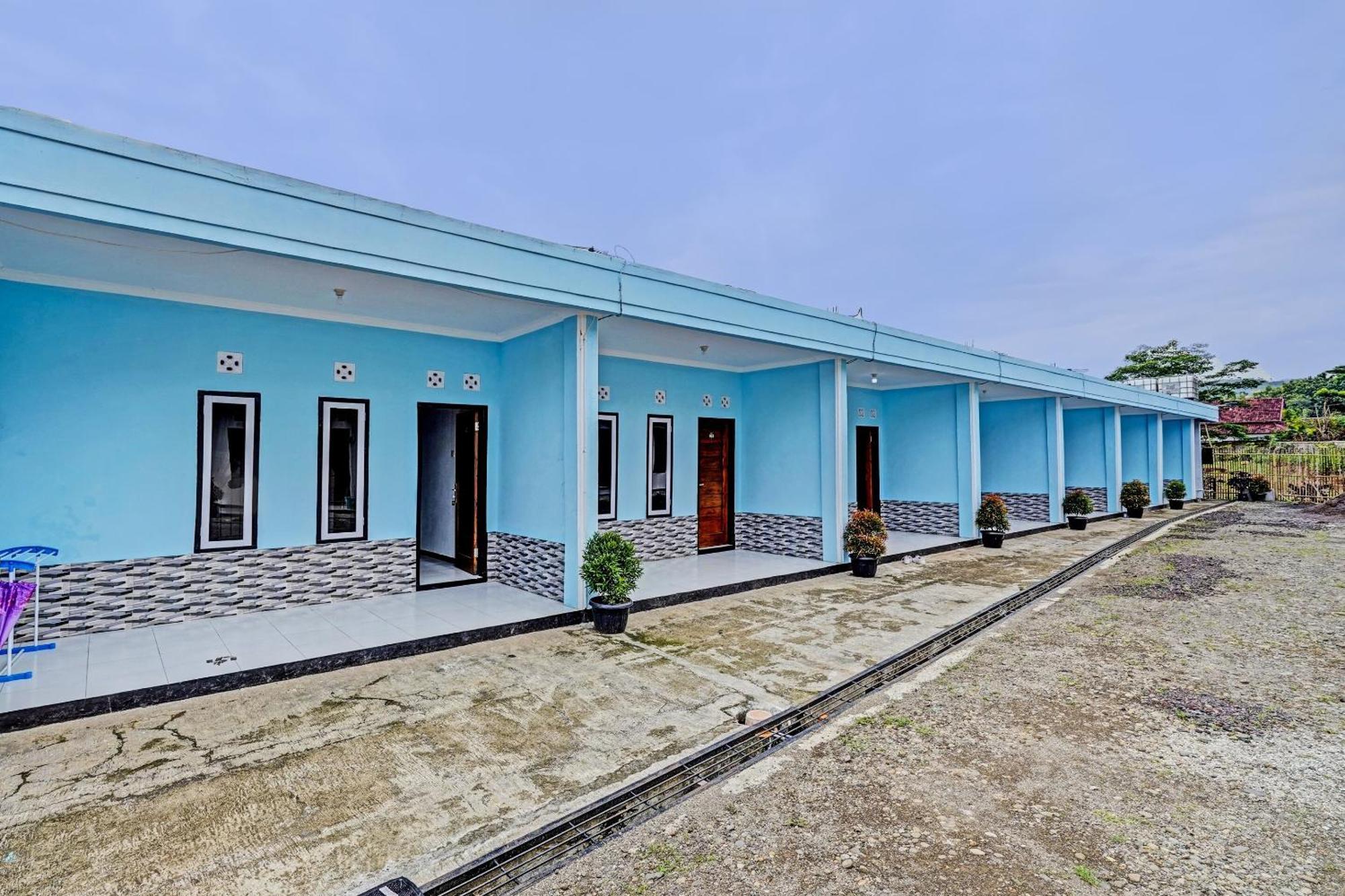 Oyo 91334 Permata Papua Guest House Pameungpeuk  المظهر الخارجي الصورة